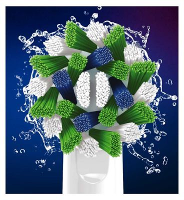 Oral-B CrossAction Toothbrush Head with CleanMaximiser Technology, 8 Pack