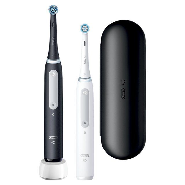 Oral-B iO 4 Black & White Electric Toothbrush Duo Pack + Travel Case 2 per pack