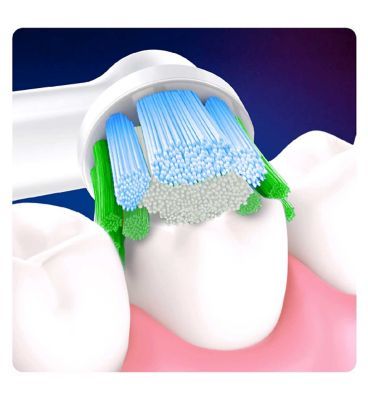 Oral-B Precision Clean Toothbrush Head with CleanMaximiser Technology 4 Pack