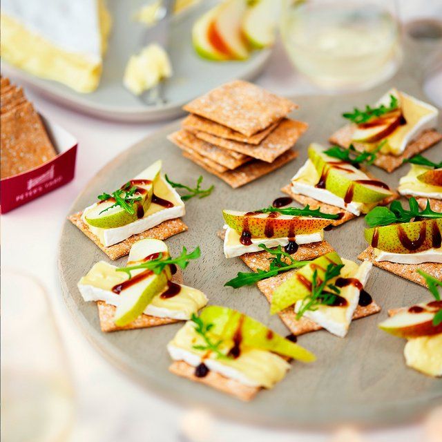 Peter's Yard Pink Peppercorn Sourdough Crackers 90g