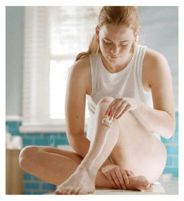 Venus Snap Comfortglide Spa Breeze Razor Suncare & Travel Boots