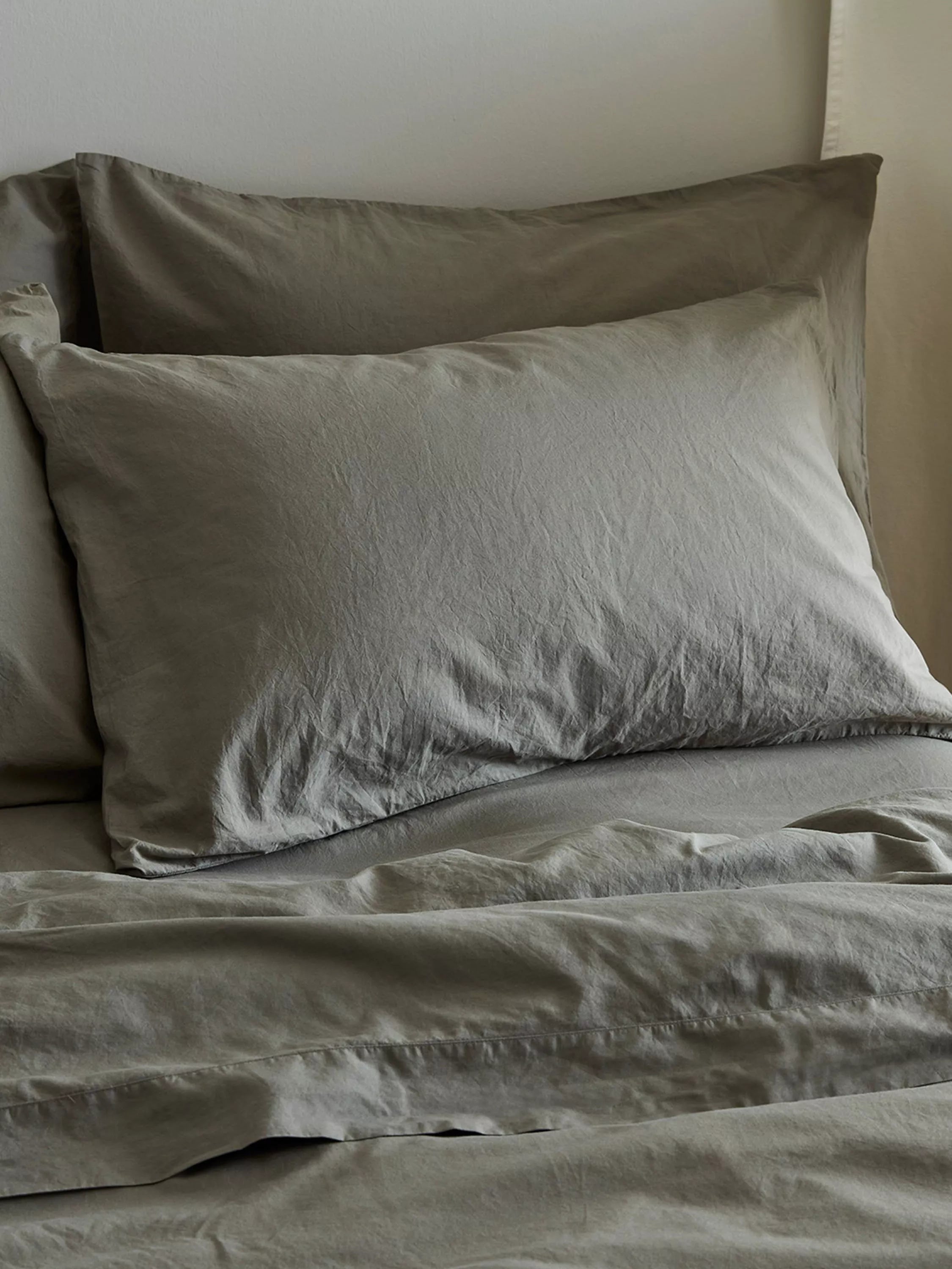 Bedfolk relaxed cotton flat sheets for various bed sizes - British product