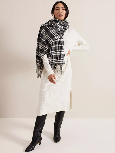 Classic Check Pattern Scarf in Black and White