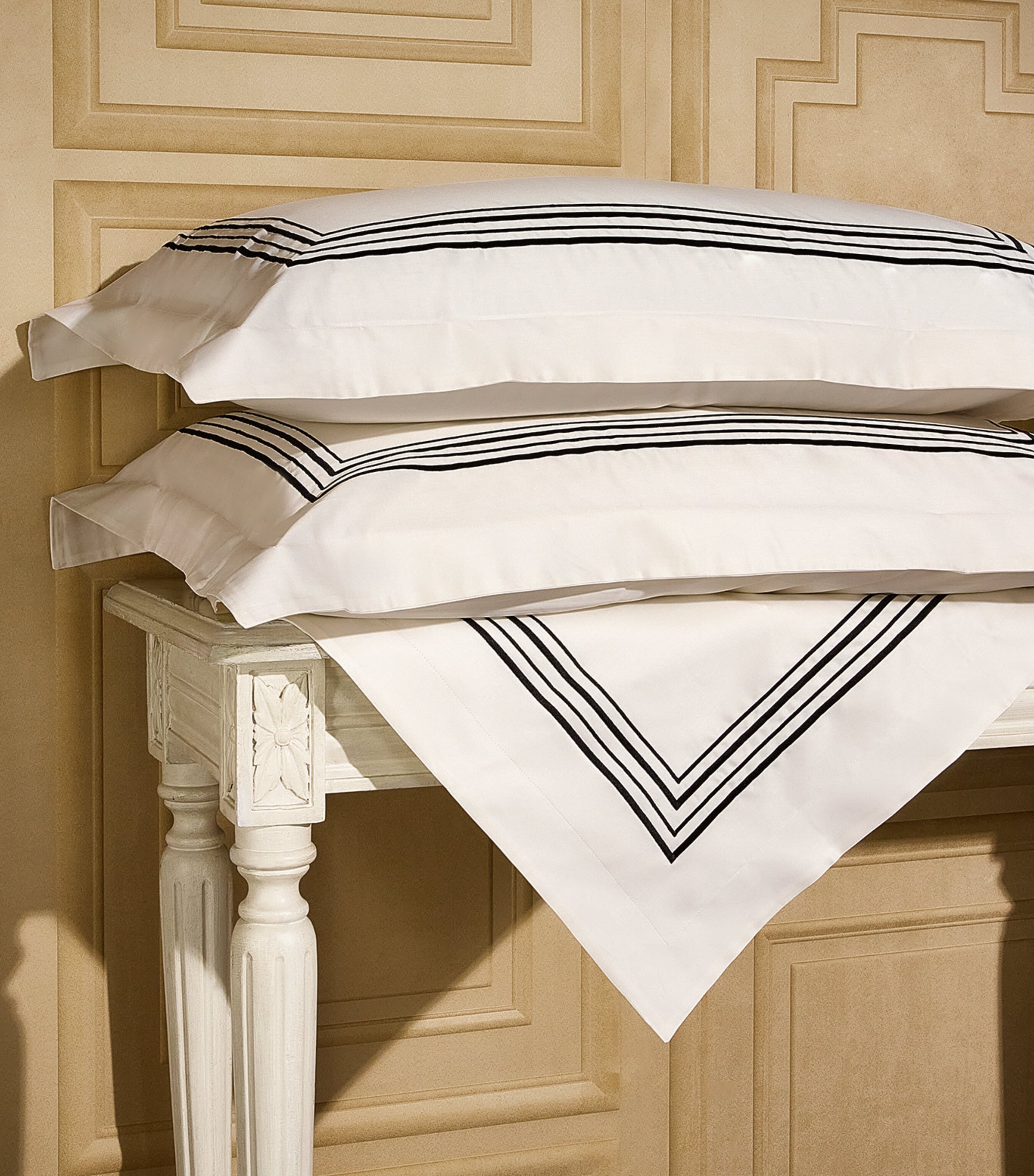 Harrods of London Mayfair King Duvet Cover and Pillowcase Set 230cm x 220cm - British product