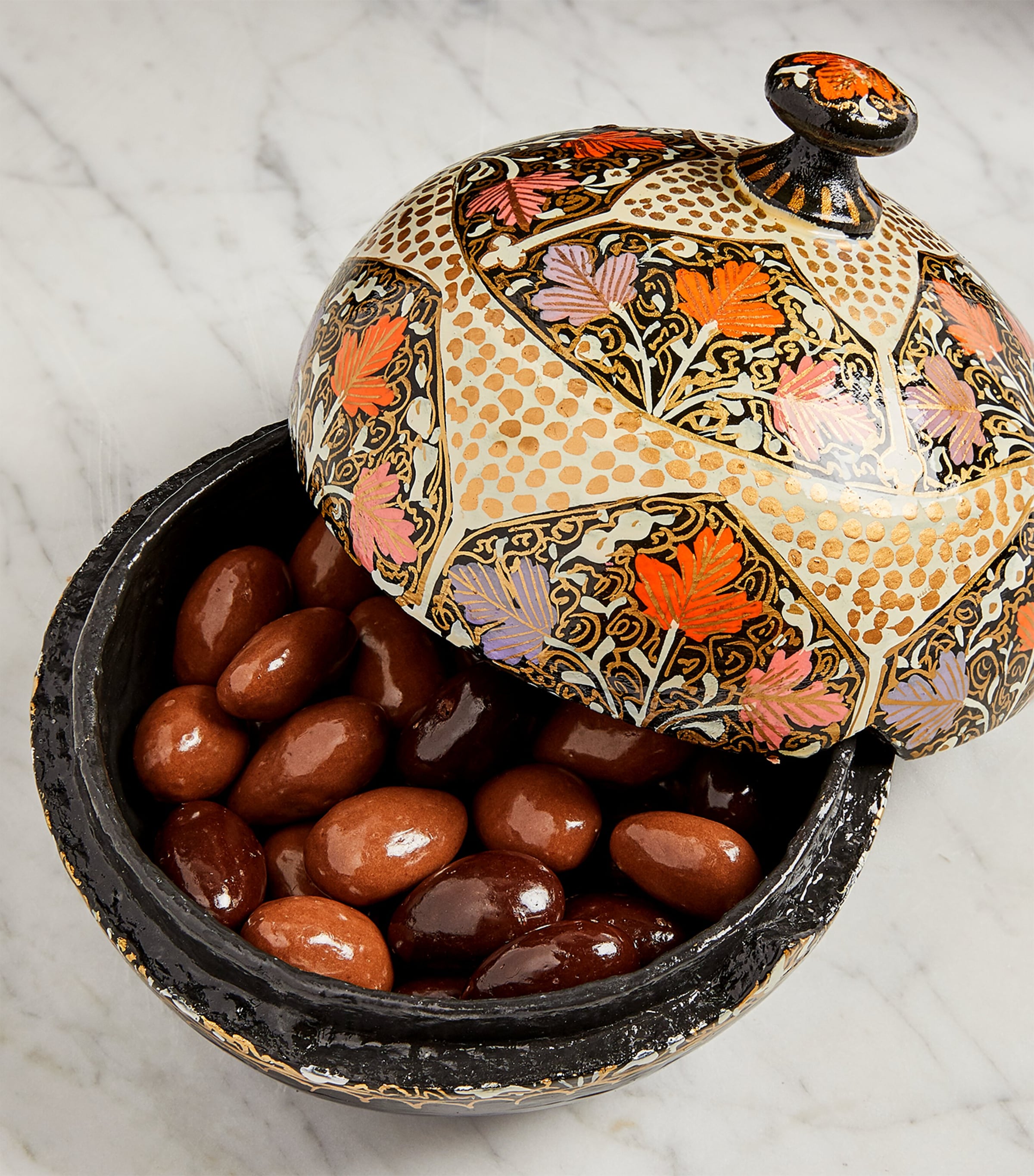 Farhi chocolate-coated almond bonbonnière 130g - British product