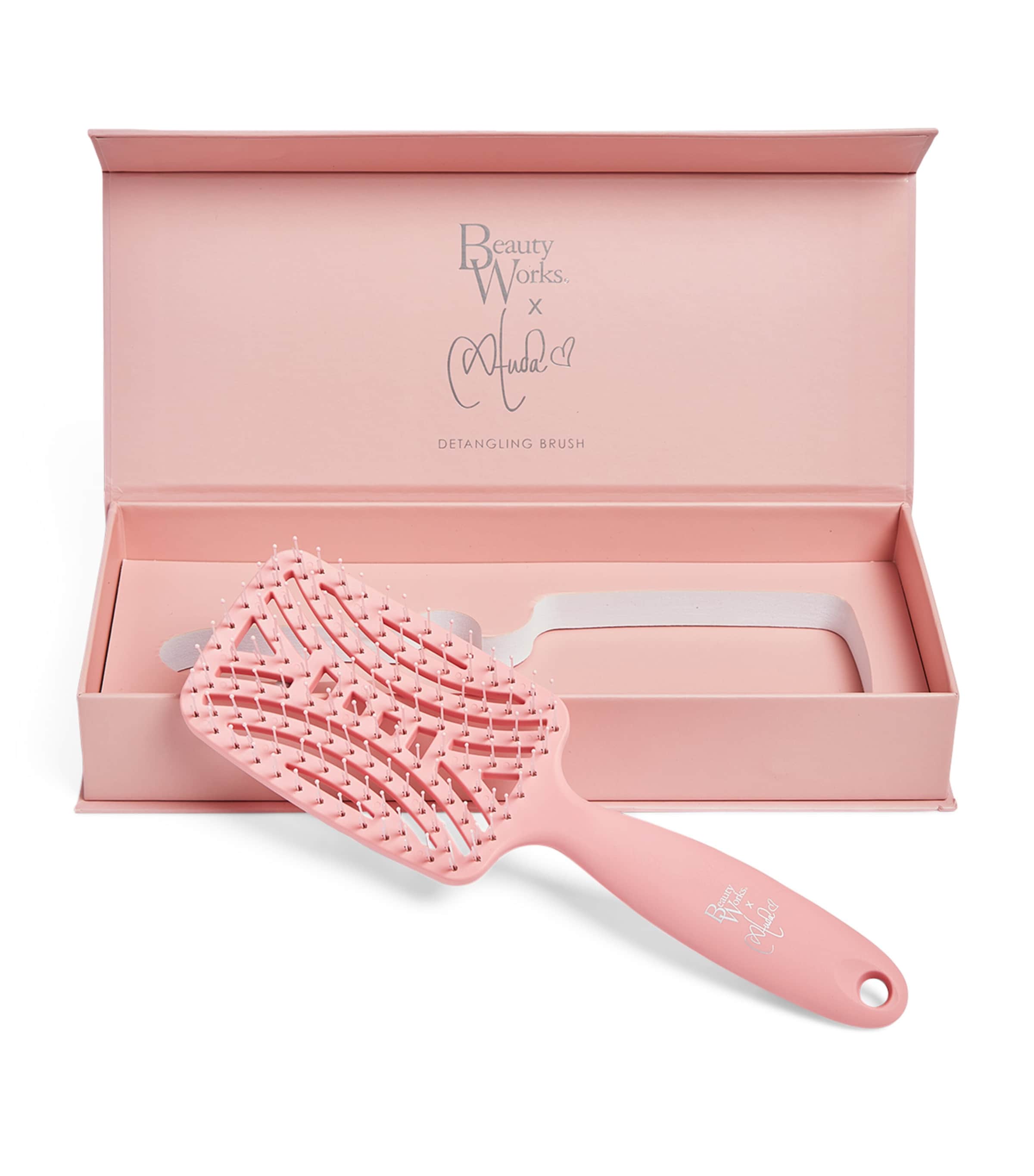 Beauty Works x Huda detangling brush - British product