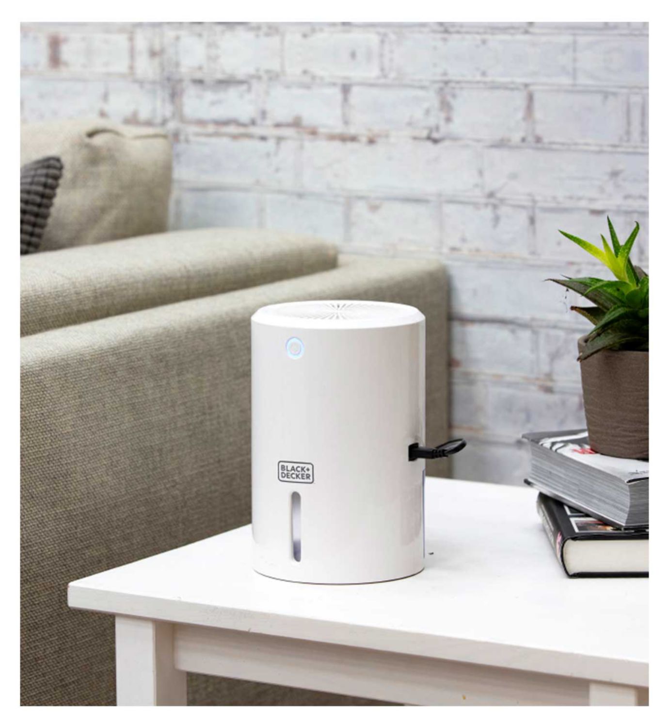Black Decker mini portable dehumidifier 900ml - British product