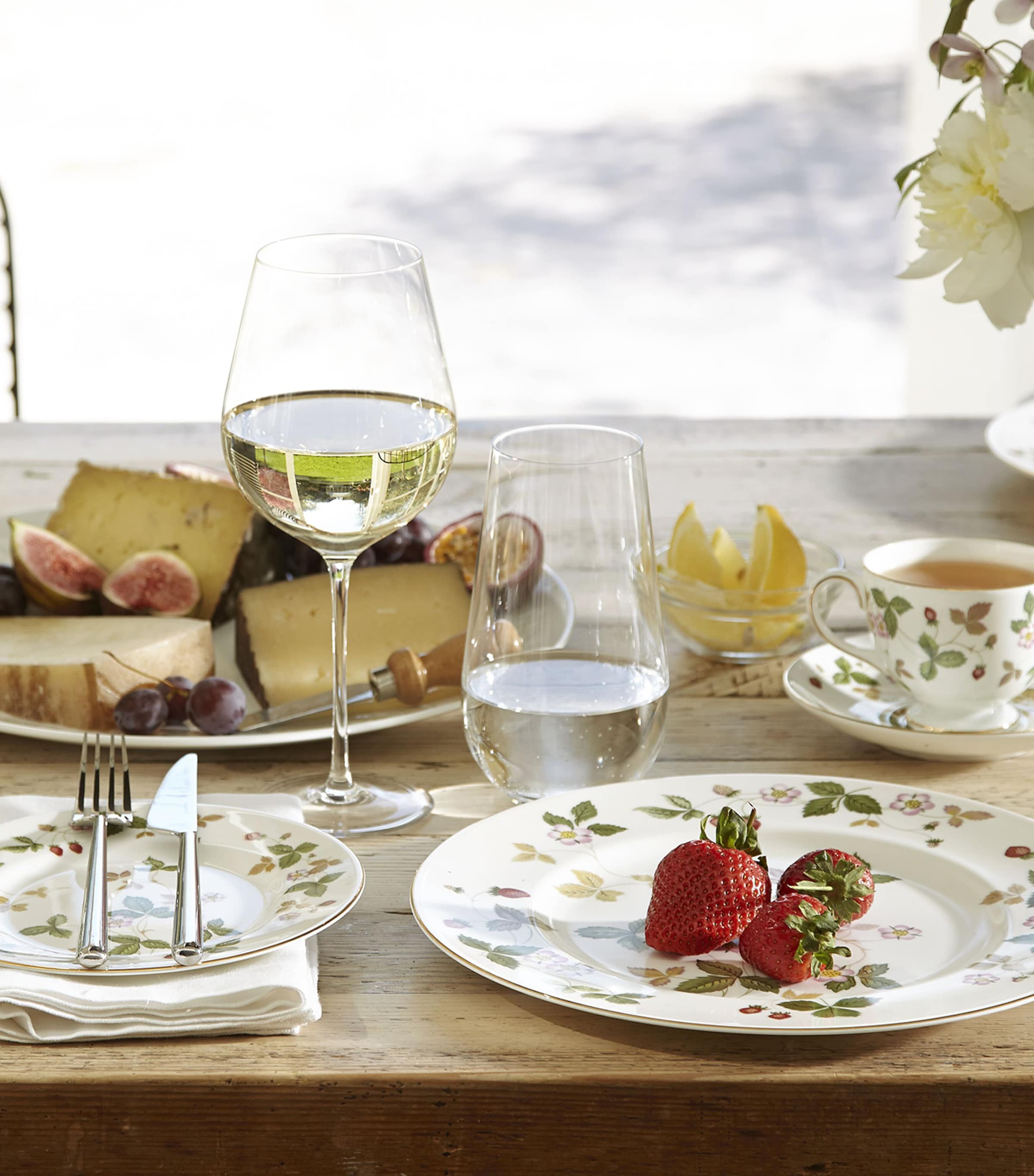 Wedgwood Wild Strawberry plate 15cm (British brand)