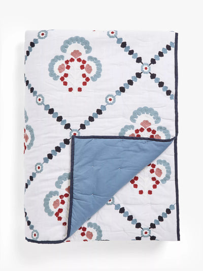Trellis Embroidery Quilted Bedspread 220x220cm