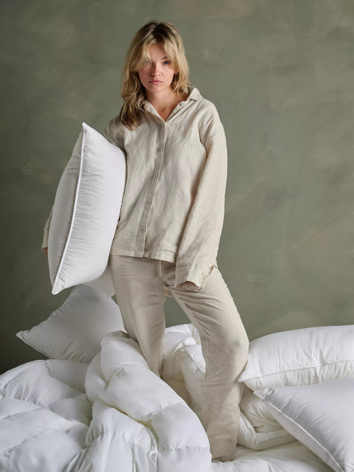 Bedfolk down alternative kingsize pillow, medium - British product