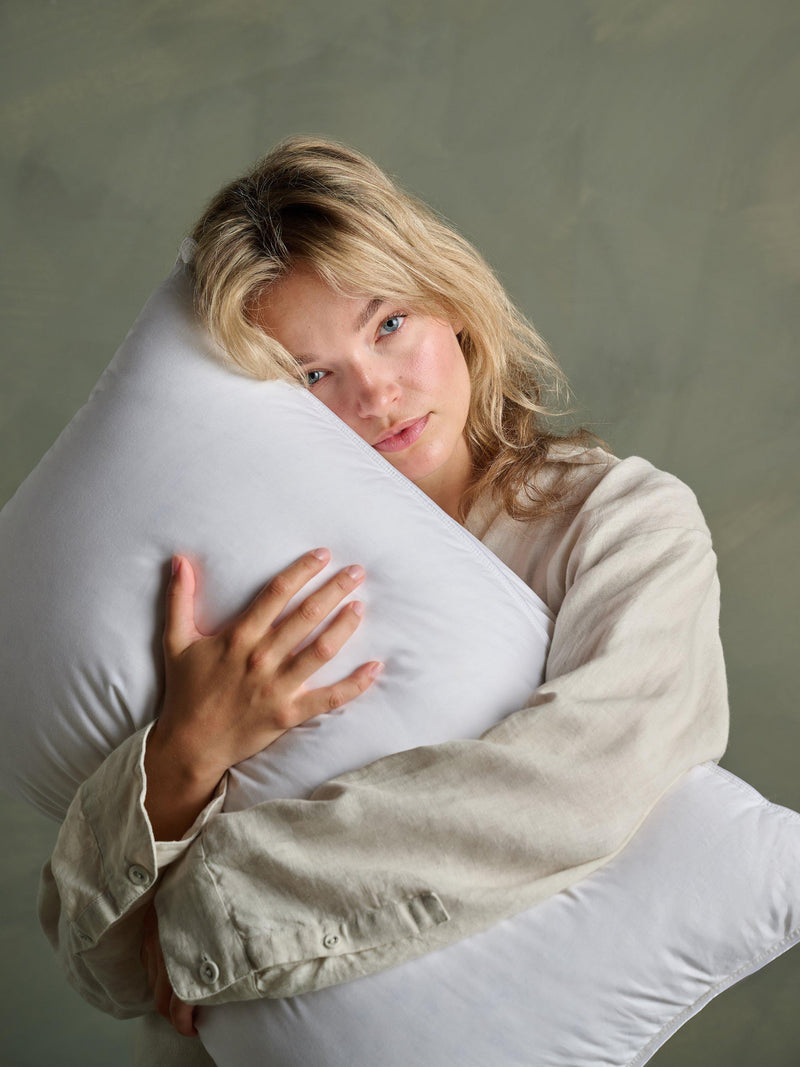 Bedfolk Down Alternative Pillow Firm Standard - British product