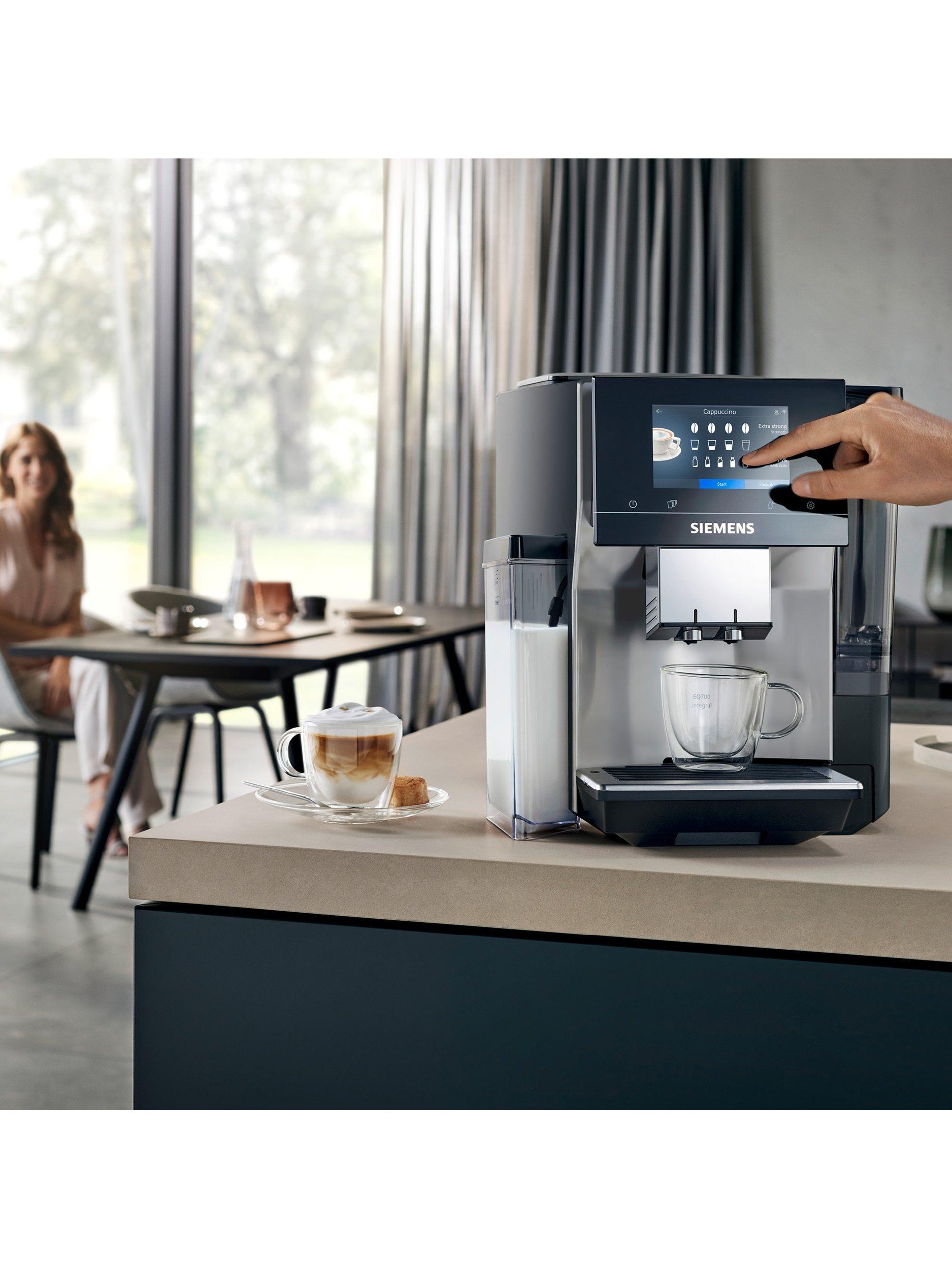 Siemens TQ713GB3 EQ700 Black bean-to-cup coffee machine (British brand)