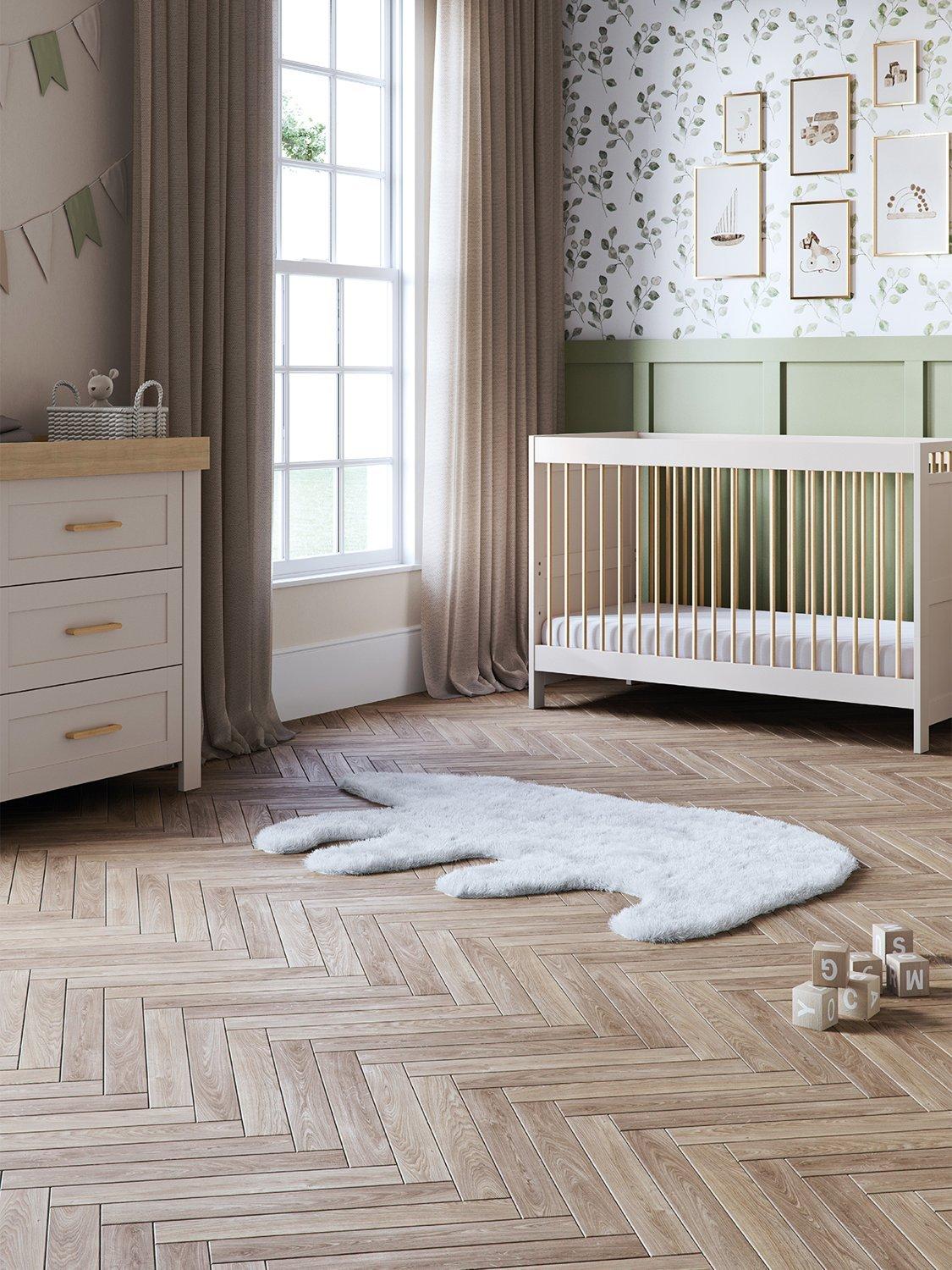 Silver Cross Seville cotbed and dresser set in Cashmere Oak (British brand)