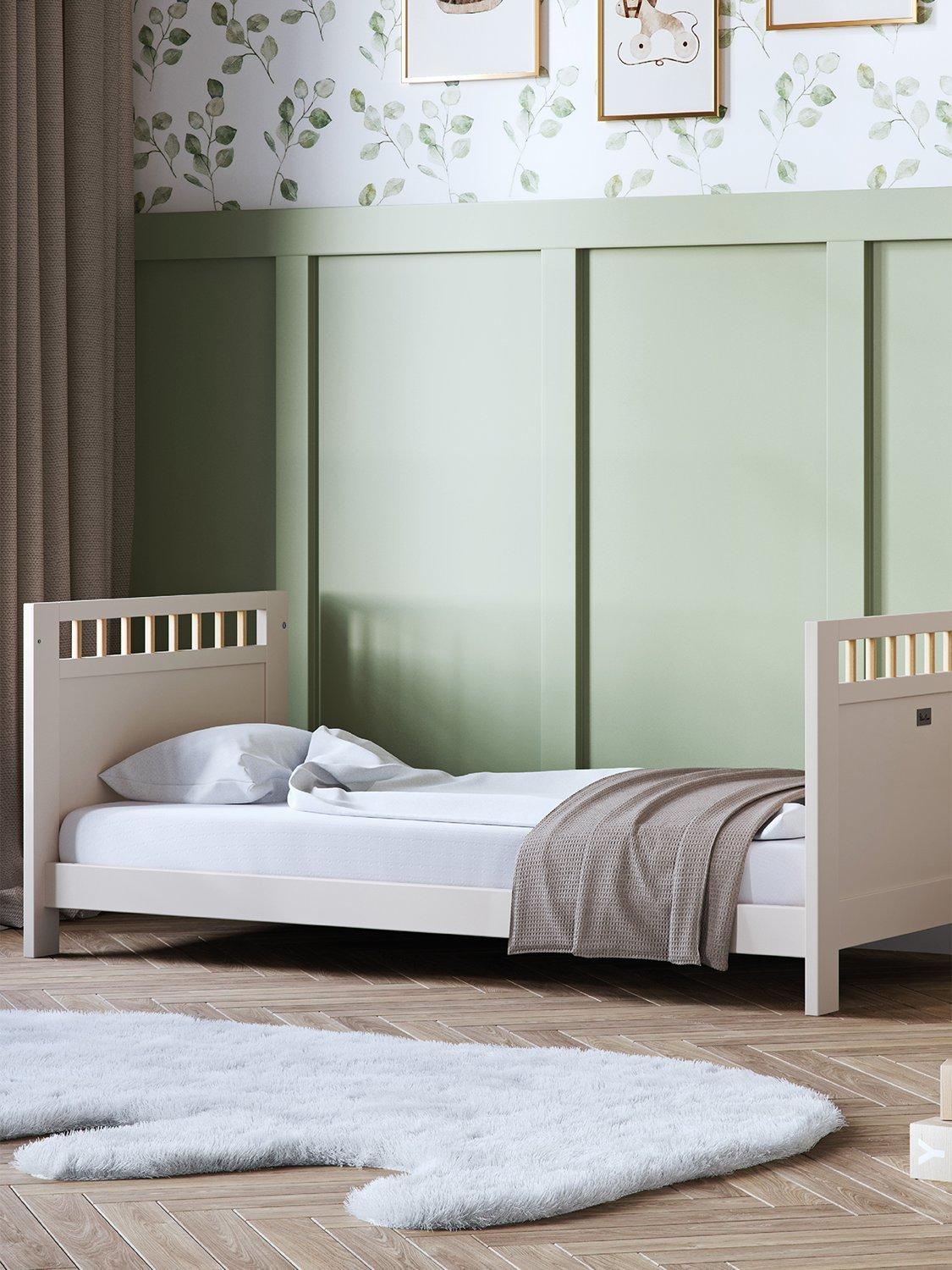Silver Cross Seville cotbed and dresser set in Cashmere Oak (British brand)