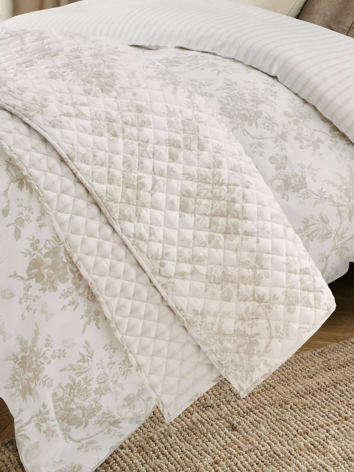 Quilted Floral Print Bedspread with Cotton Sateen Base and Piped Edge