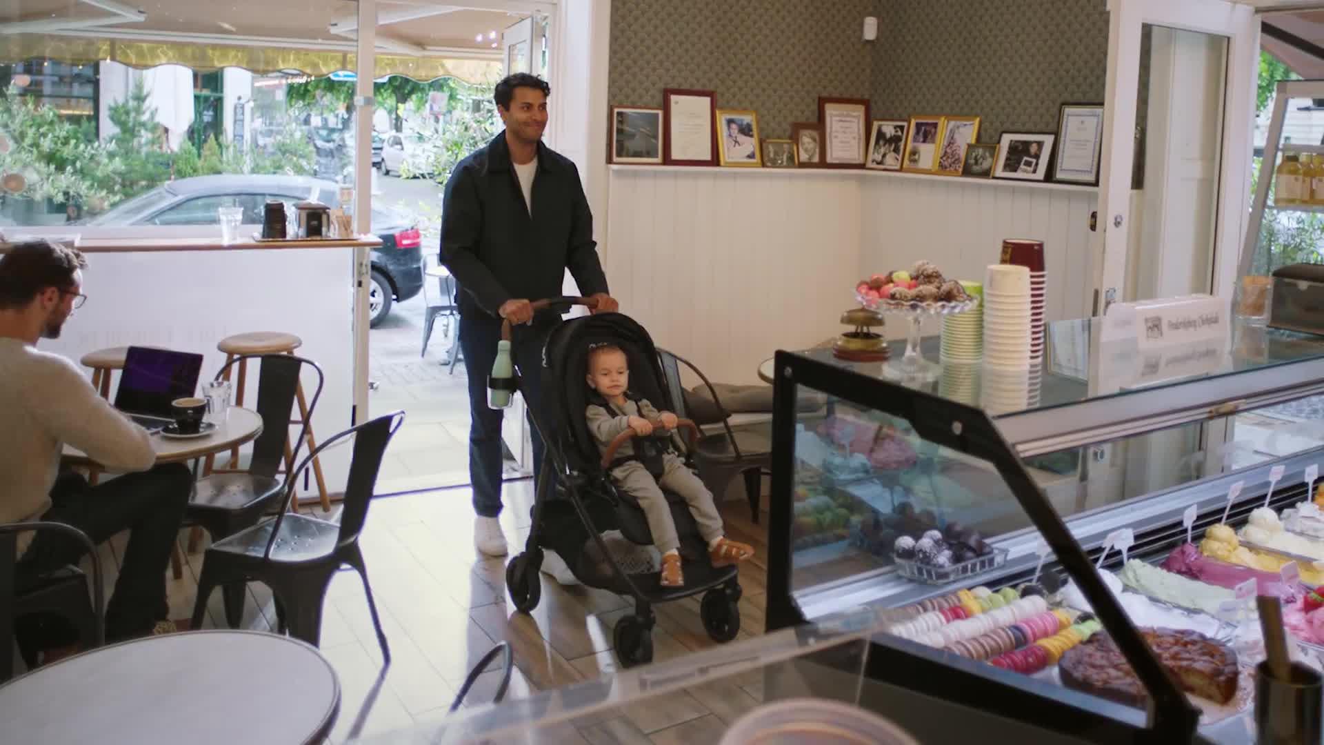 Nuna SWIV Stroller Caviar, imported from the UK