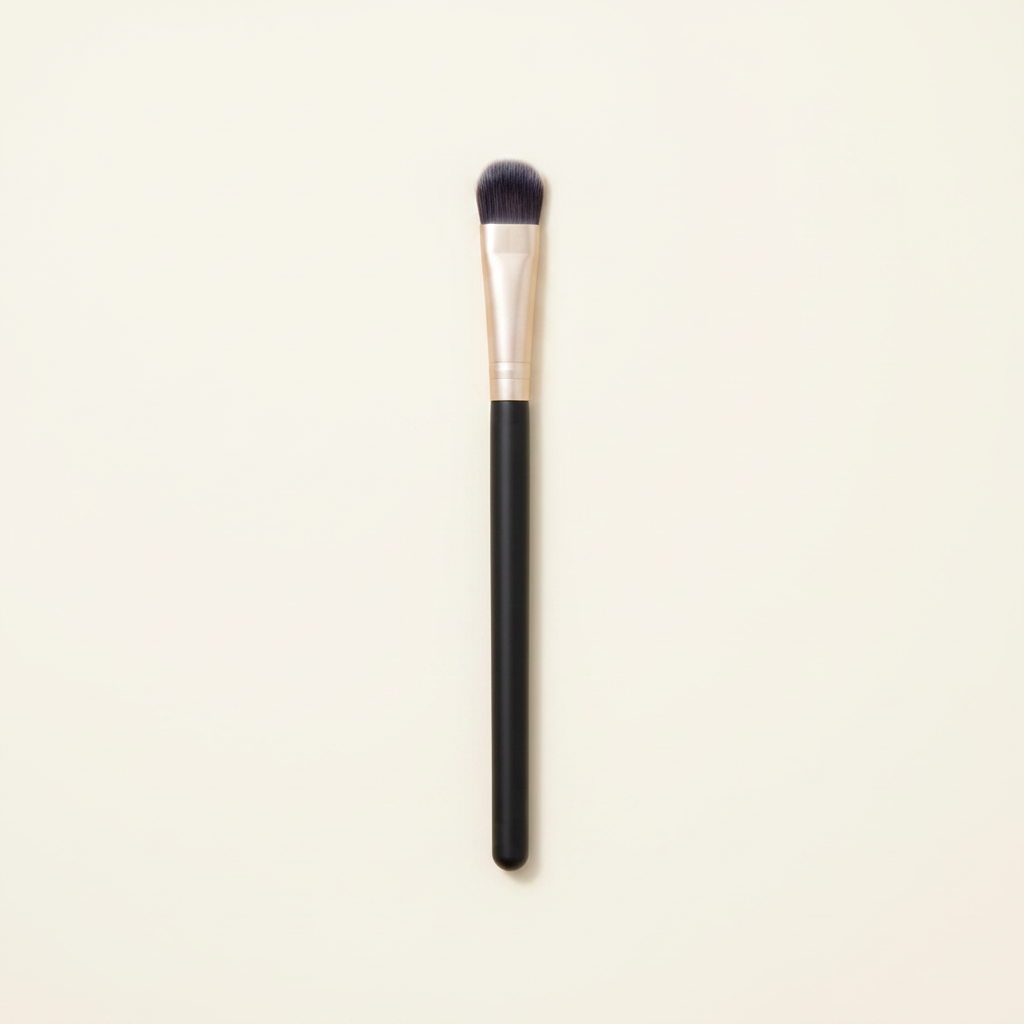 No7 Pro Artist Detailed Stroke Precision Eyeshadow Brush, imported from the UK