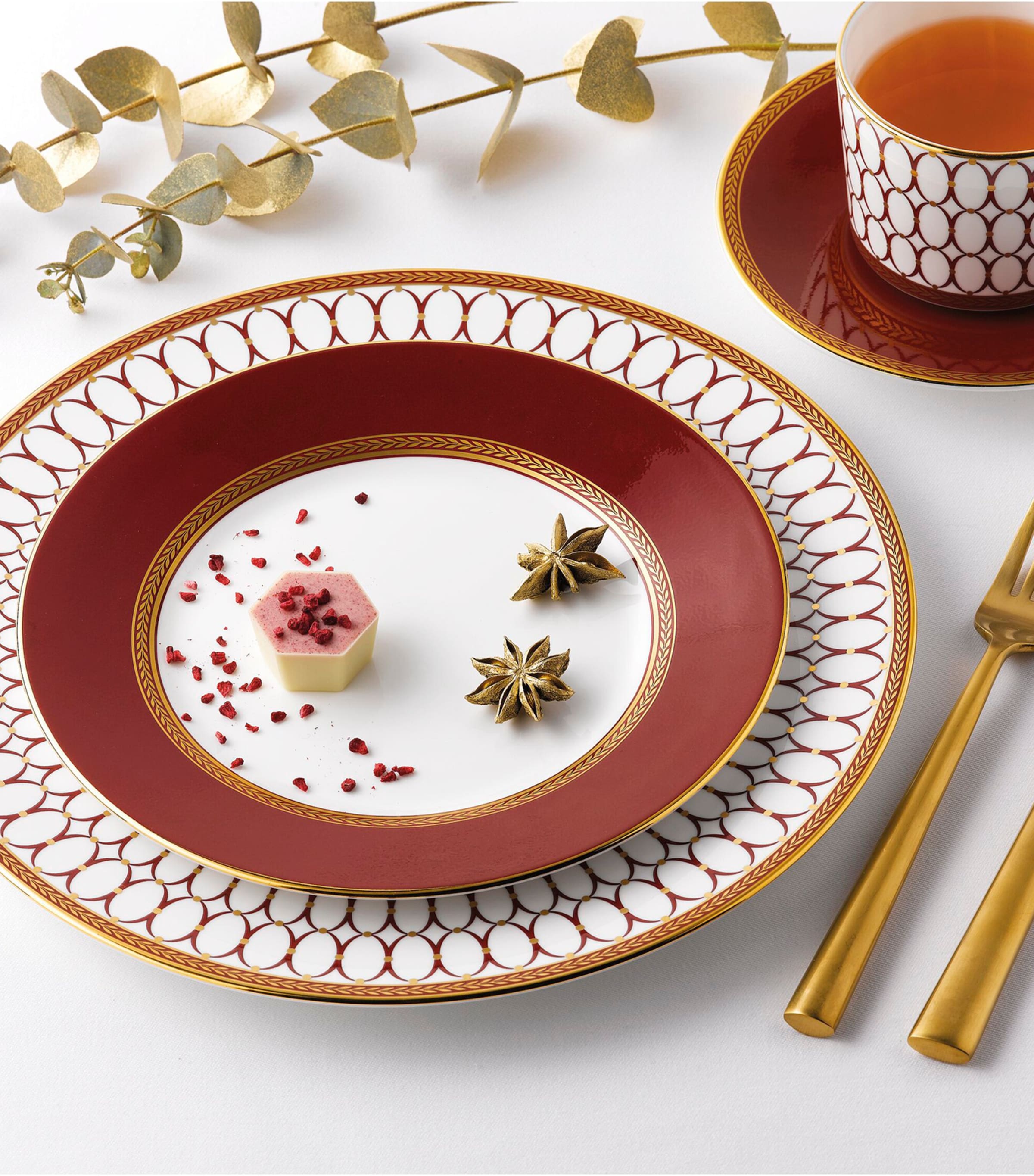Wedgwood Renaissance Red Dinner Plate (27cm)