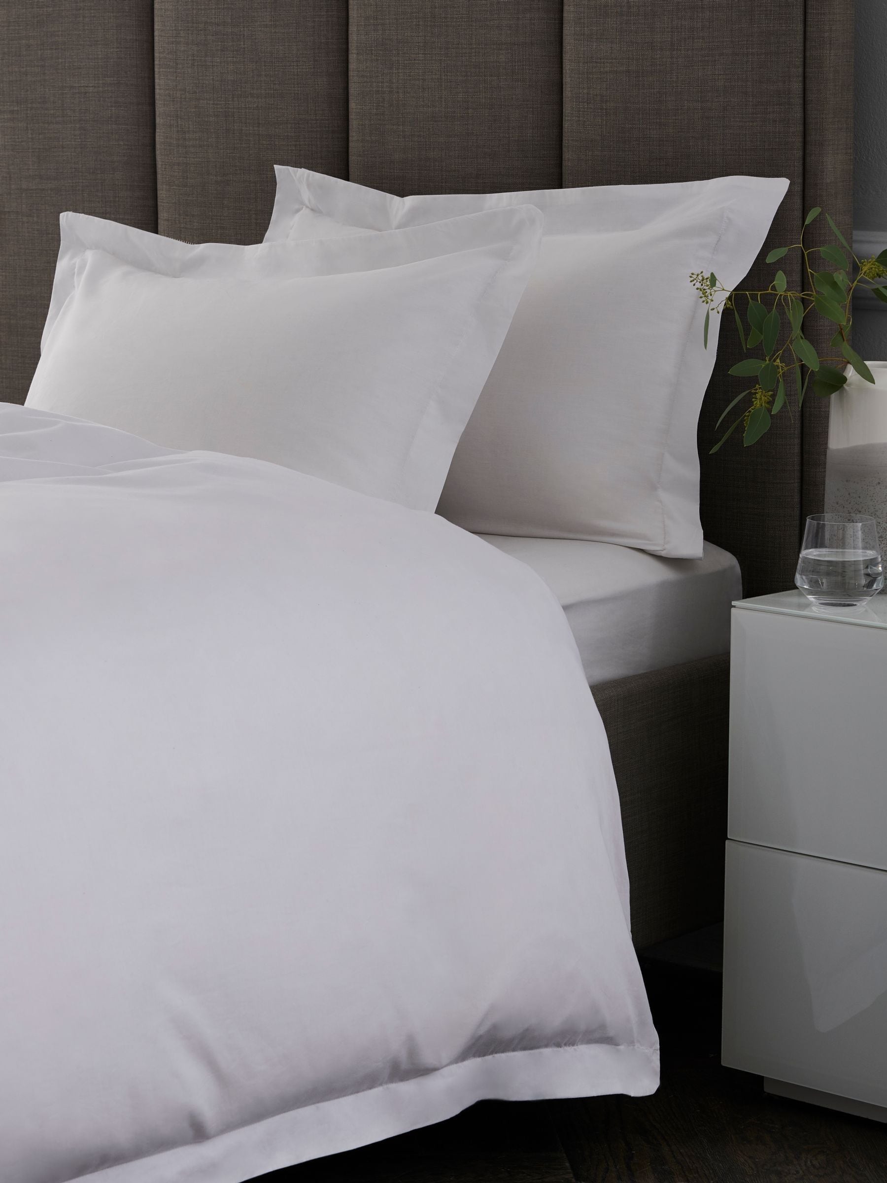 White cotton-rich oxford duvet cover and pillowcase set (British brand)