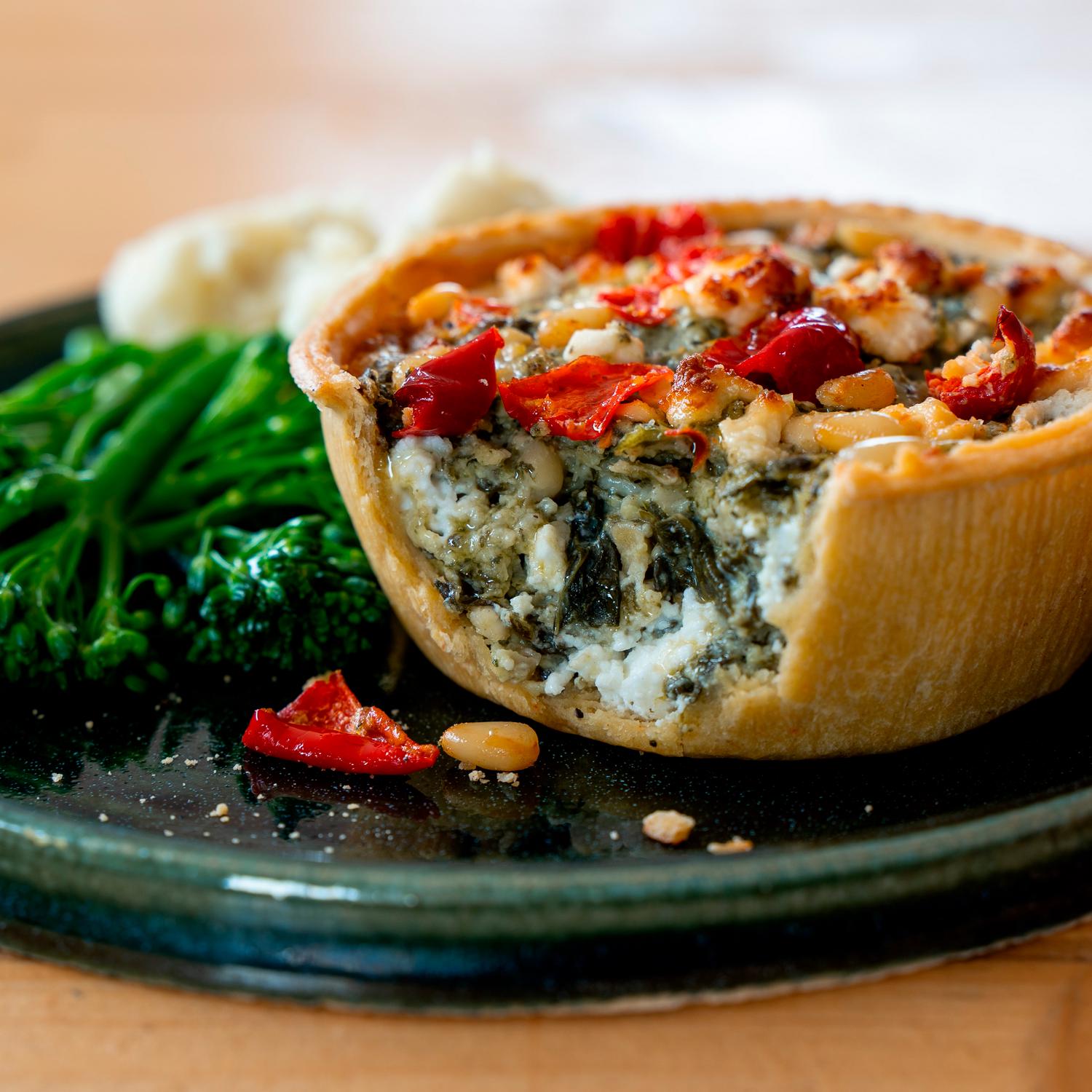 Higgidy Spinach Feta Pine Nut Pie 200g, UK version