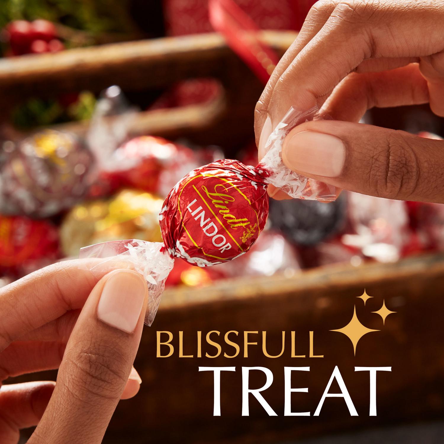 Lindt Lindor Assorted Chocolate Truffles 200g, imported from the UK