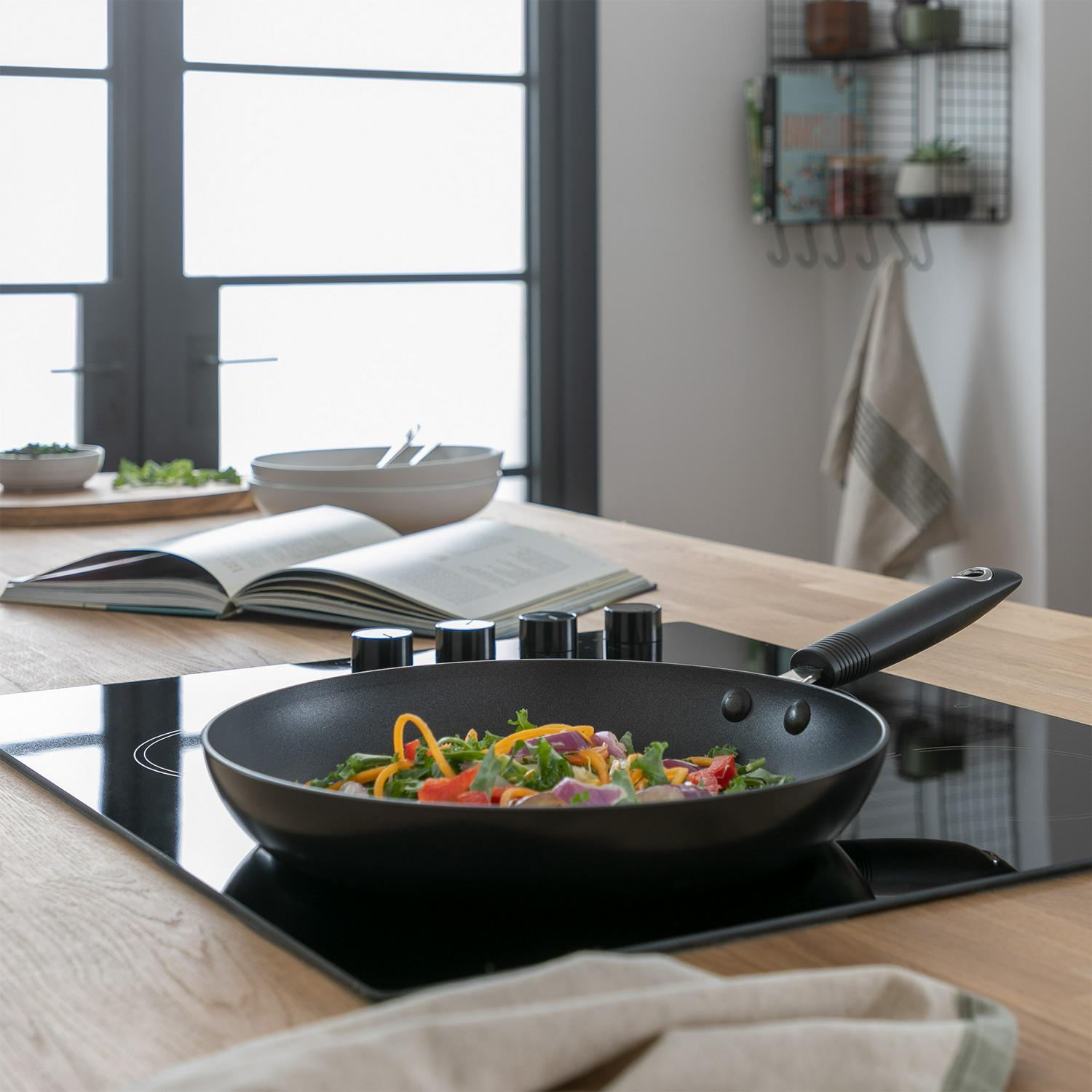 Habitat aluminium frying pan Black 30cm, UK version