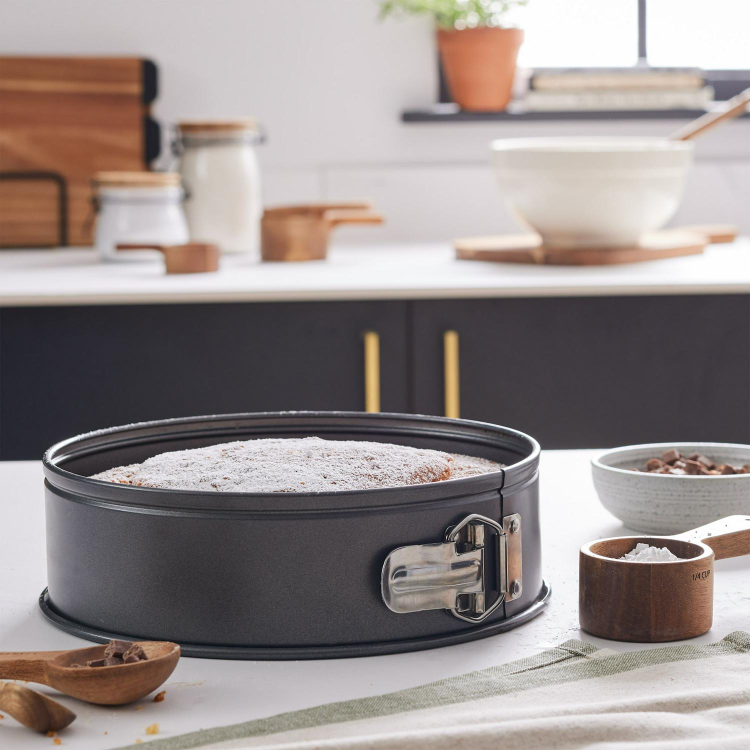 Habitat spring form cake tin 23cm, UK version