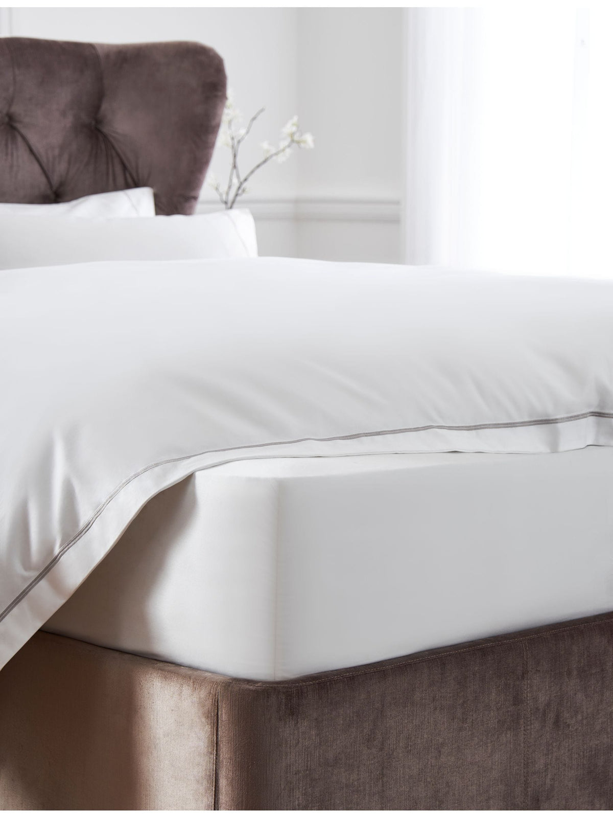 Luxe 600 thread count cotton sateen deep fitted sheet (British brand)