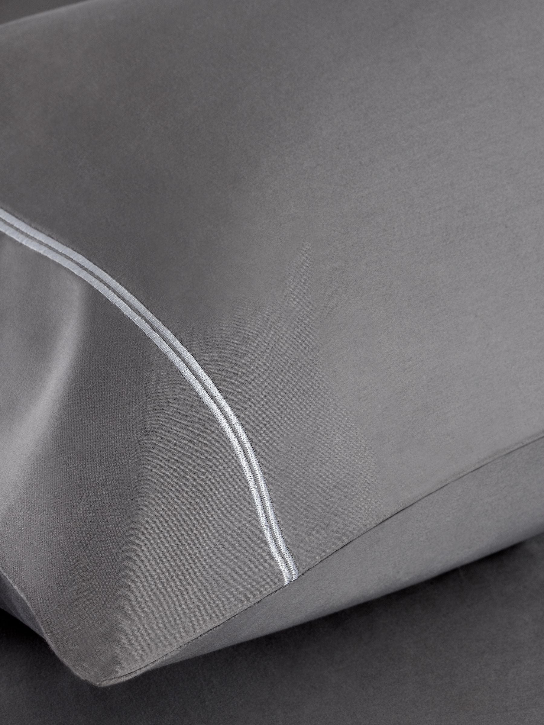 Grey Collection Luxe duvet cover and pillowcase set, UK version