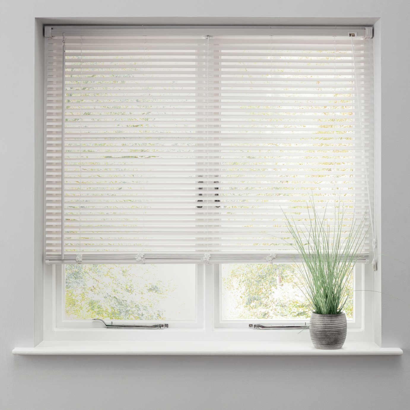 Argos Home Super White Venetian Blind 150cm - British product