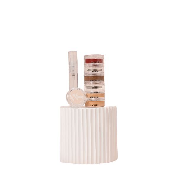 W S Cosmetics makeup compact 001 Light - British product