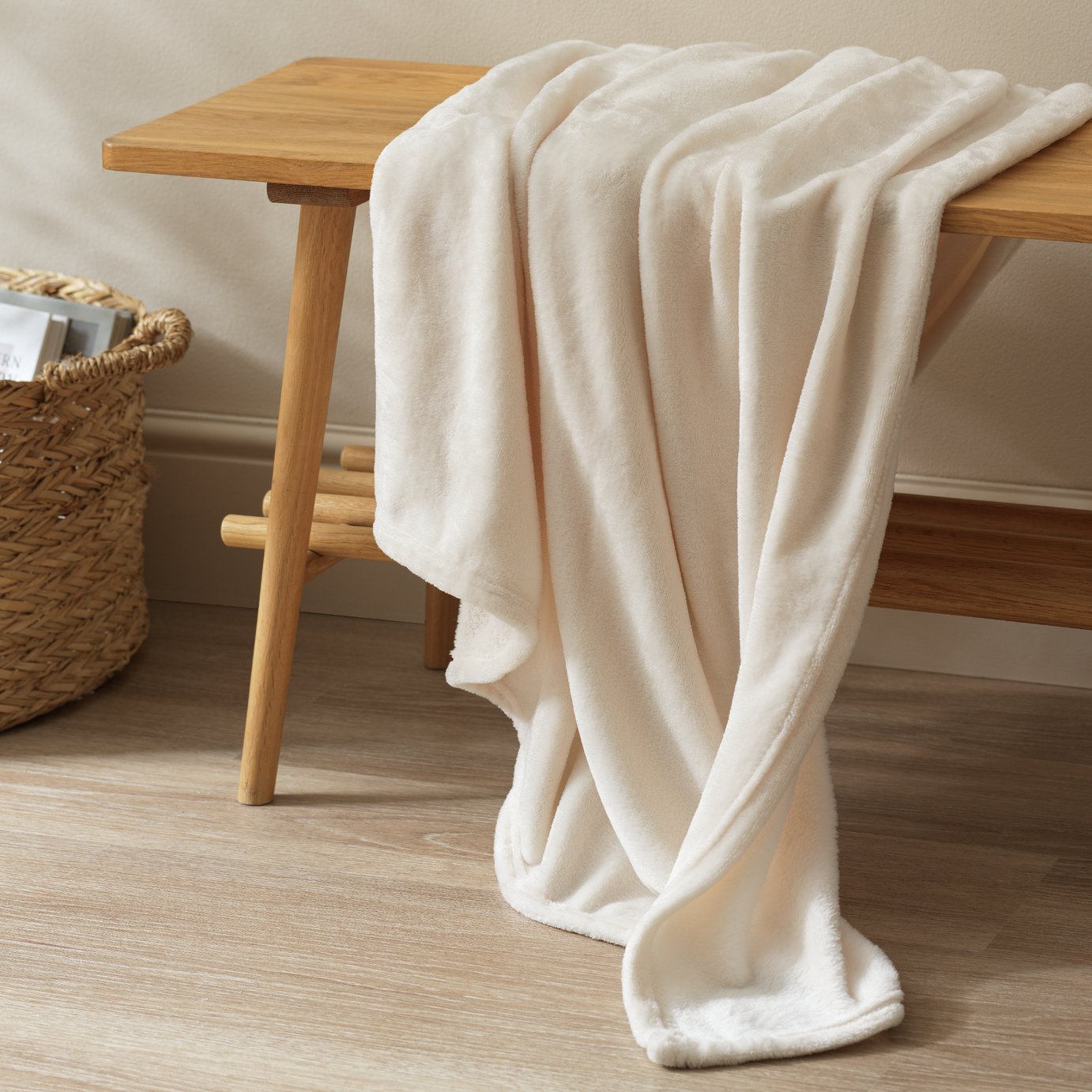 Argos Home fleece throw Cream 125x150cm - British product