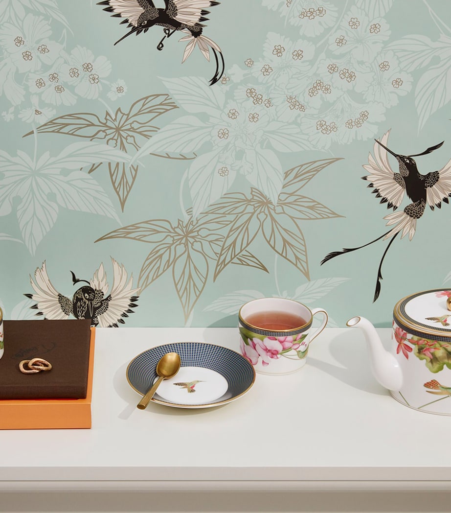 Wedgwood fine bone china teacup and saucer with gold decoration, 220ml capacity (British brand)