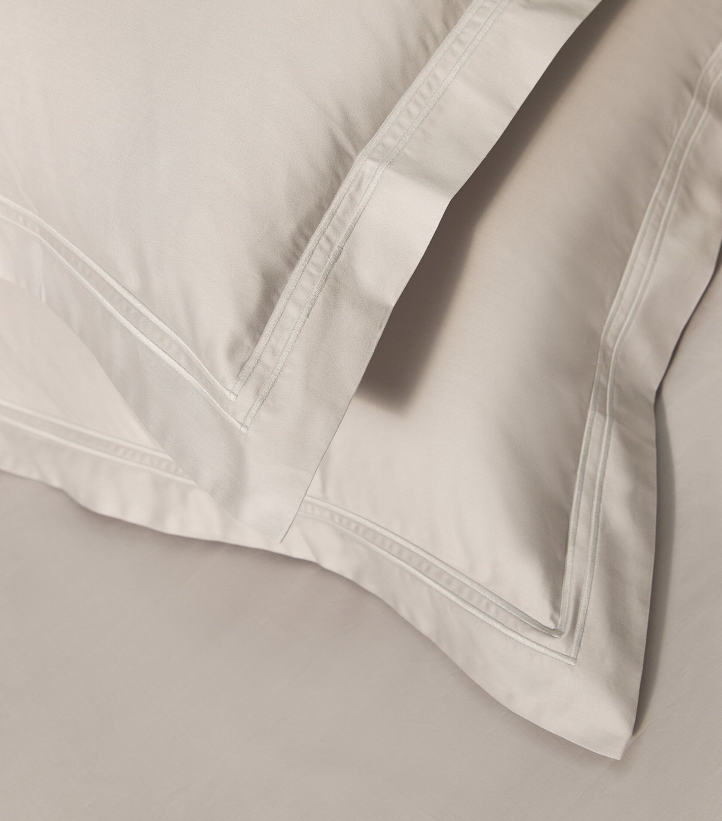 Harrods of London Brompton II Emperor Duvet Cover Set (290cm x 235cm)