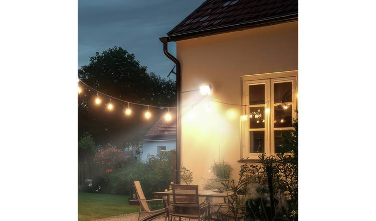 Luceco 8W PIR Guardian Solar Floodlight
