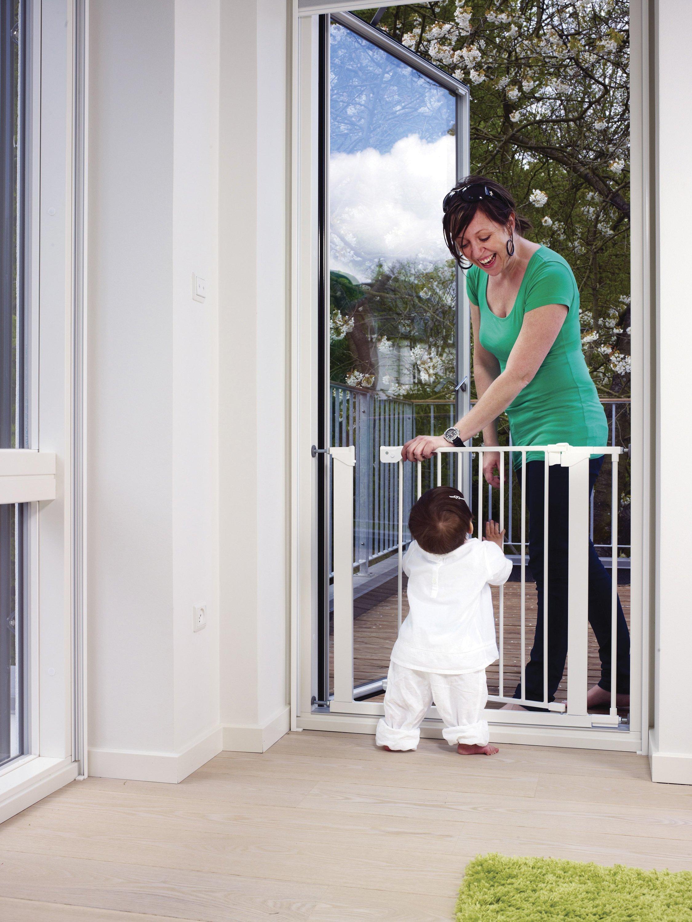 BabyDan Premier True Pressure Gate with extensions, white - British product
