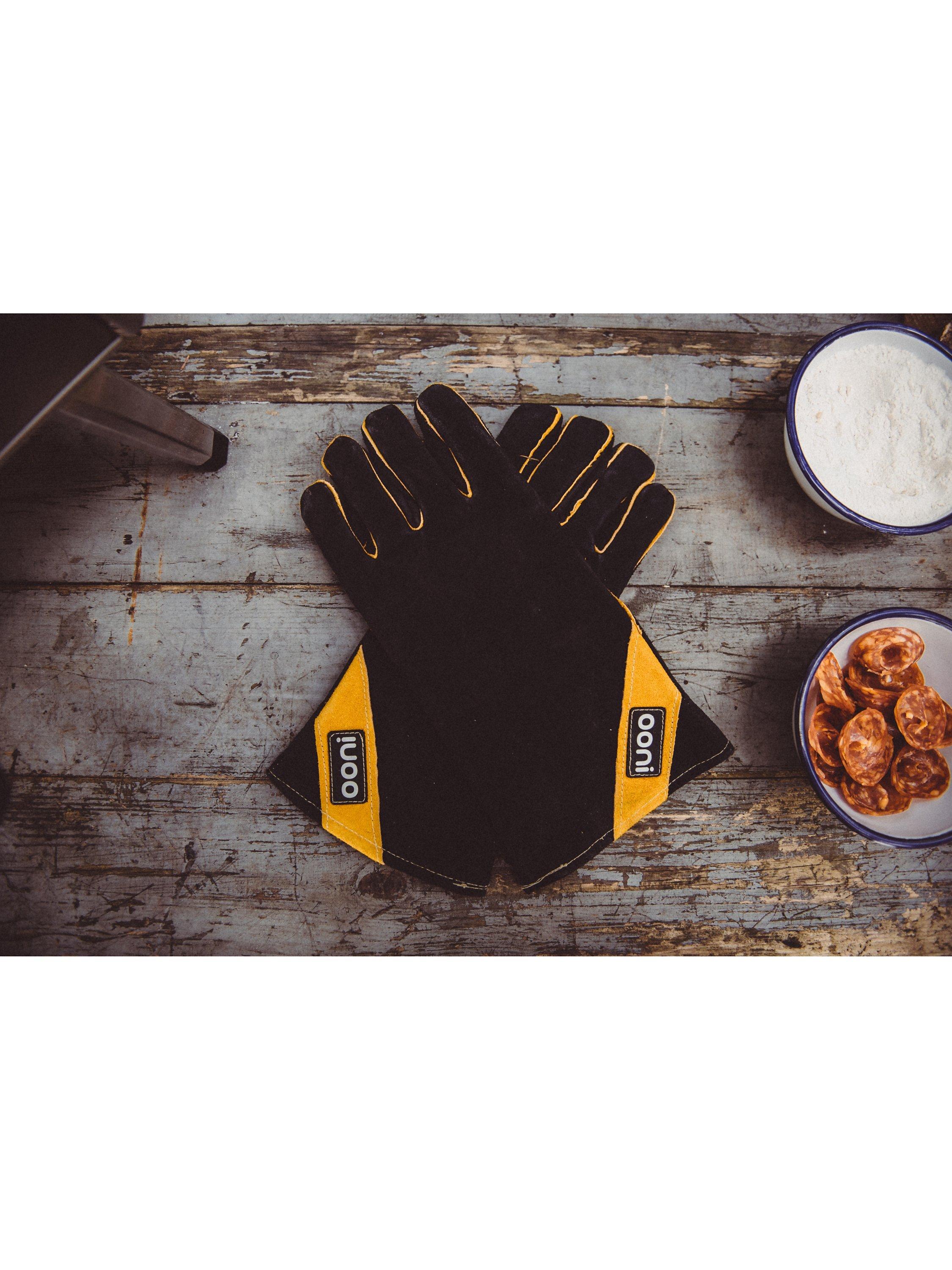 Ooni heat-resistant leather pizza oven and BBQ gloves, black, imported from the UK