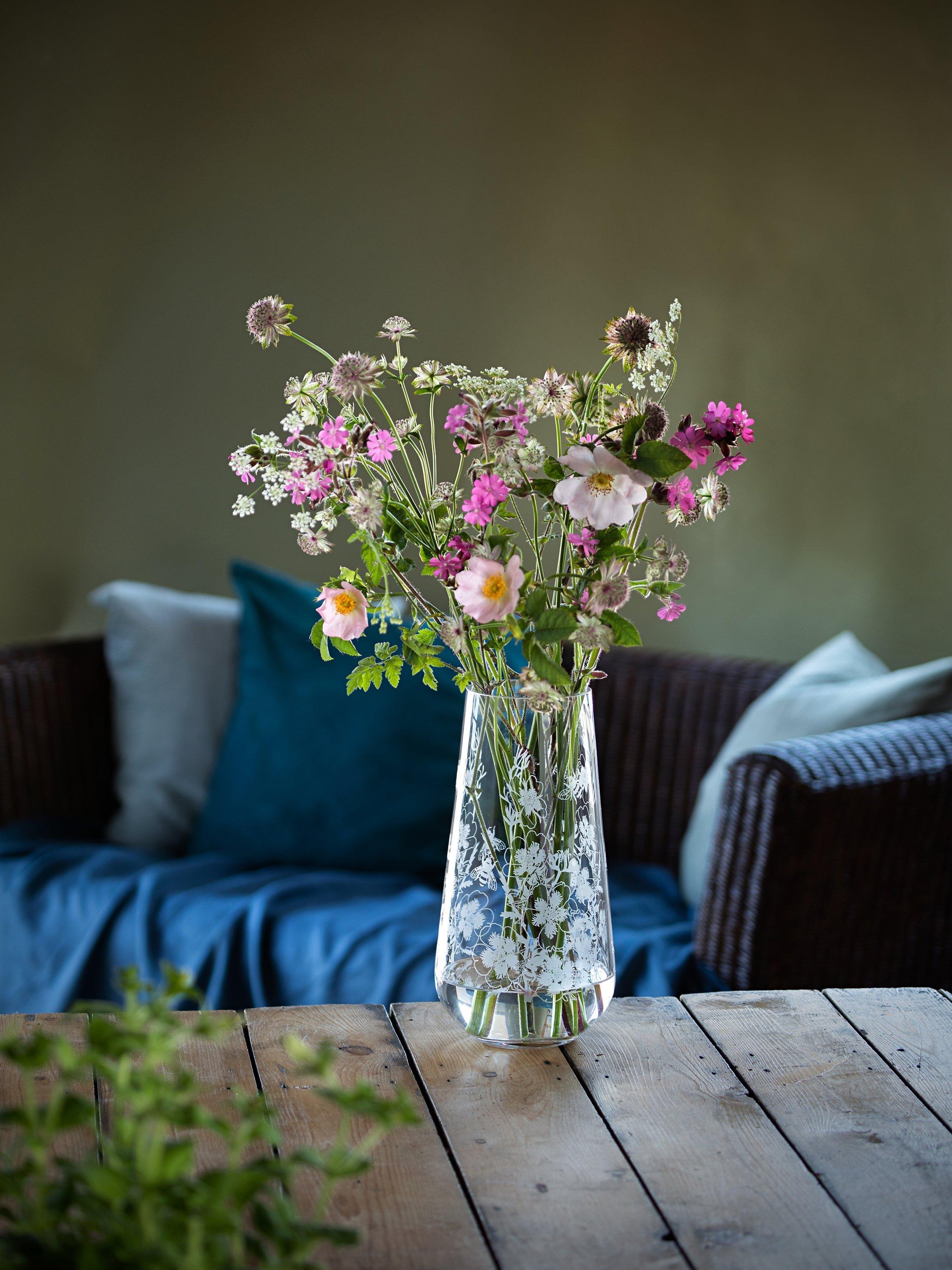 Dartington Crystal Bloom Potentilla Tapered Vase Clear 26cm - British product
