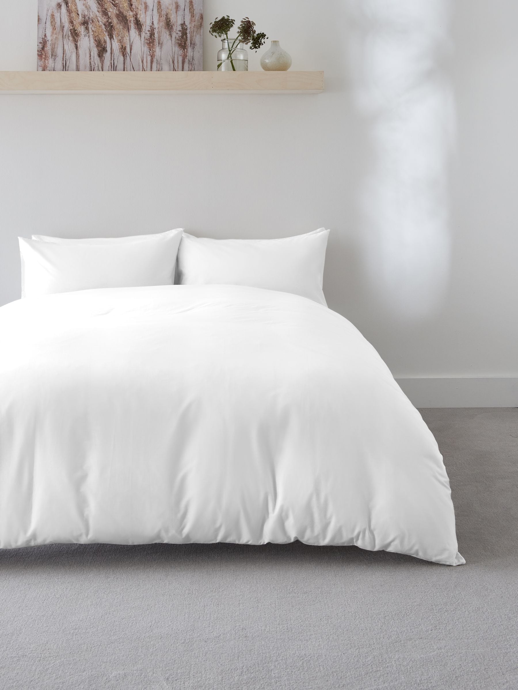 White easy care polycotton plain duvet cover and pillowcase set (British brand)