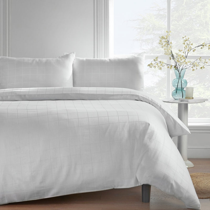 Catherine Lansfield woven check white bedding set double - British product