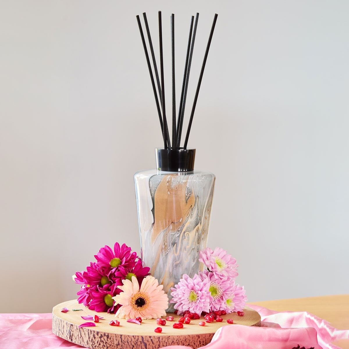 Torc reed diffuser with 800ml capacity and two fragrance options (British brand)