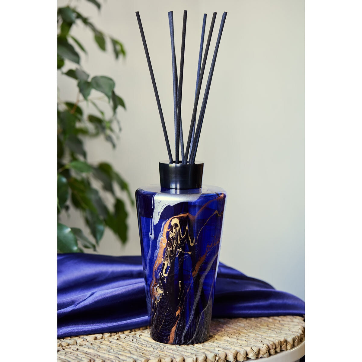 Torc reed diffuser with 800ml capacity and two fragrance options (British brand)