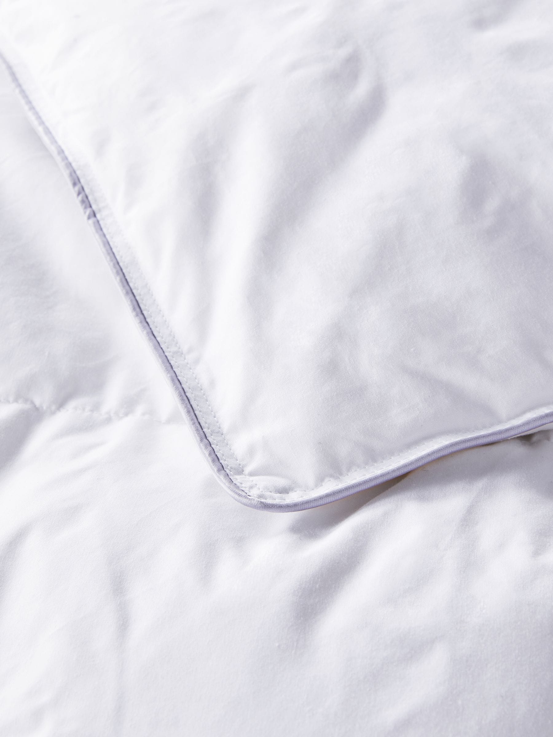 Duck feather and down duvet with 4.5 tog rating - British product