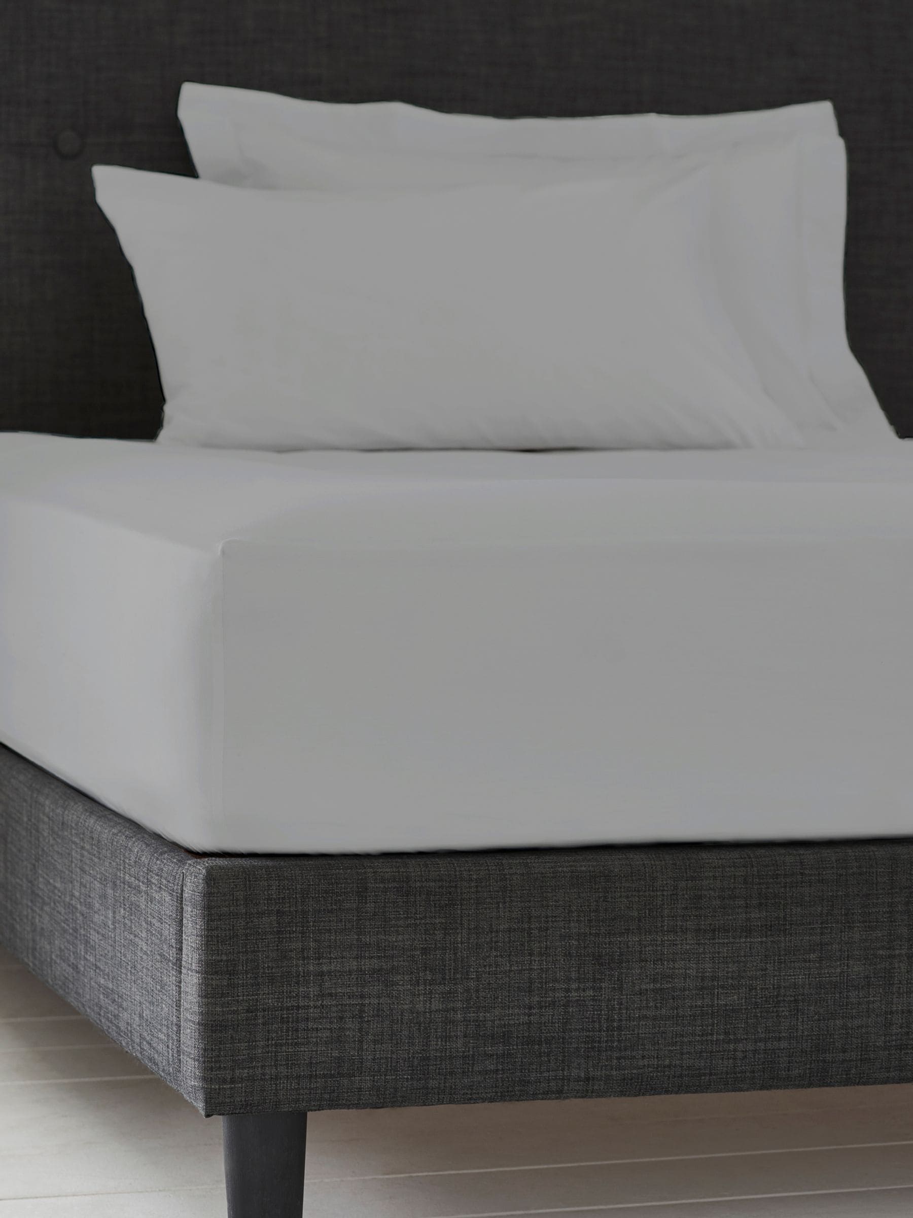 Grey easy-care polycotton fitted sheet, UK version