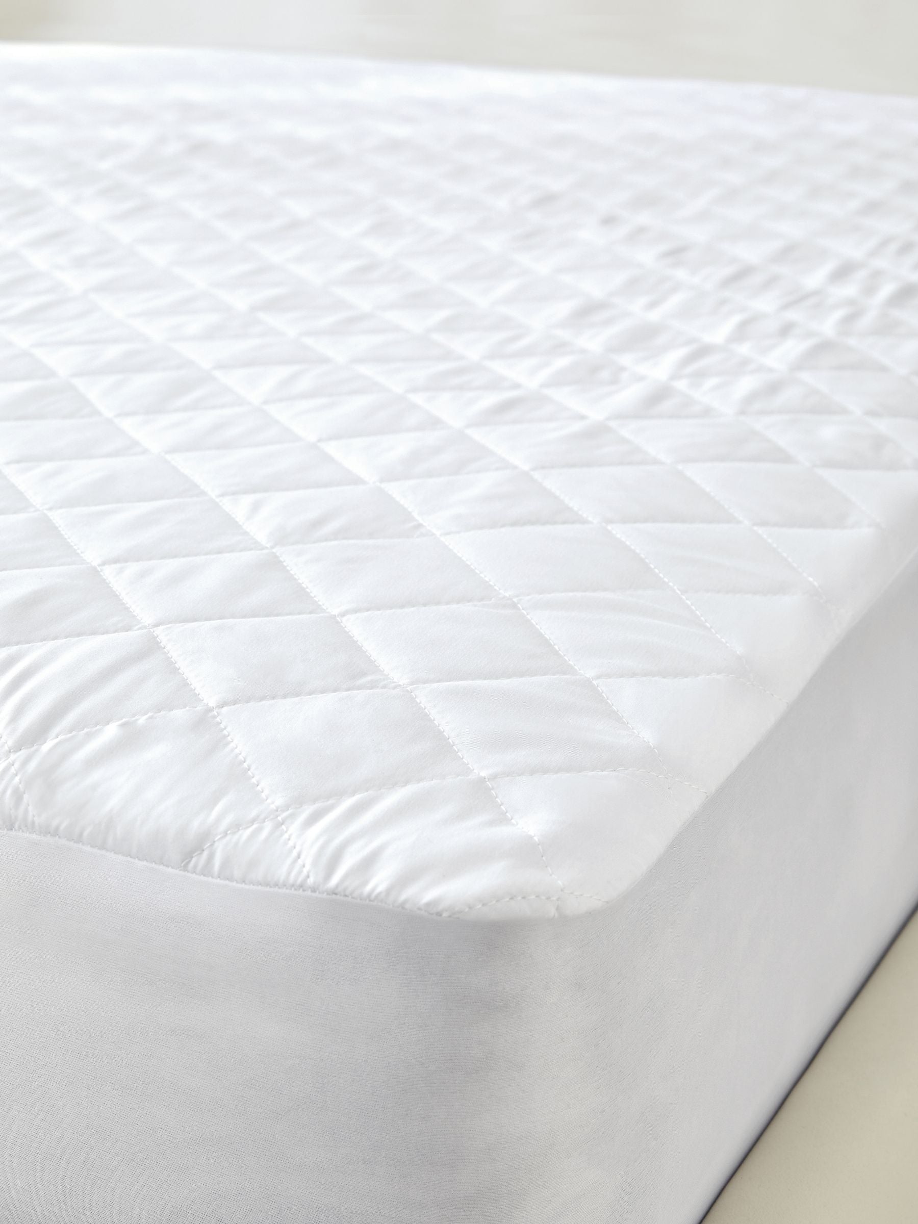 Simply Soft deep mattress protector (British brand)
