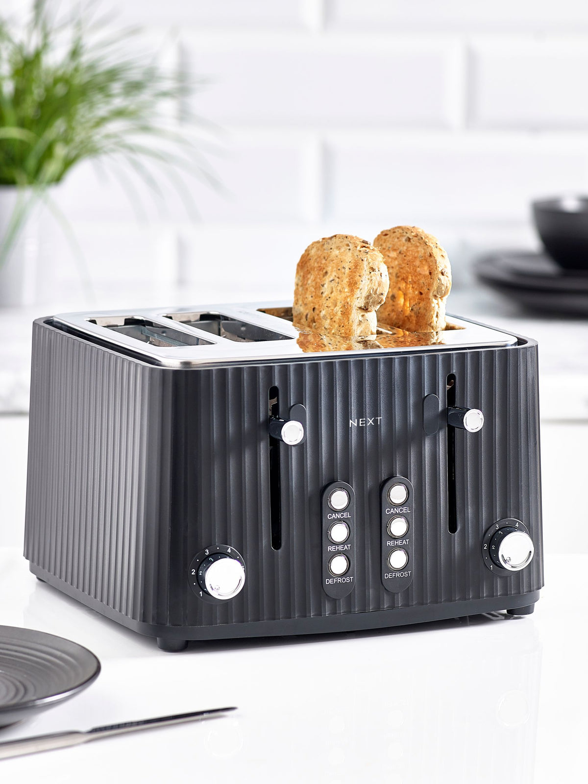 Black sleek 4 slice toaster - British product