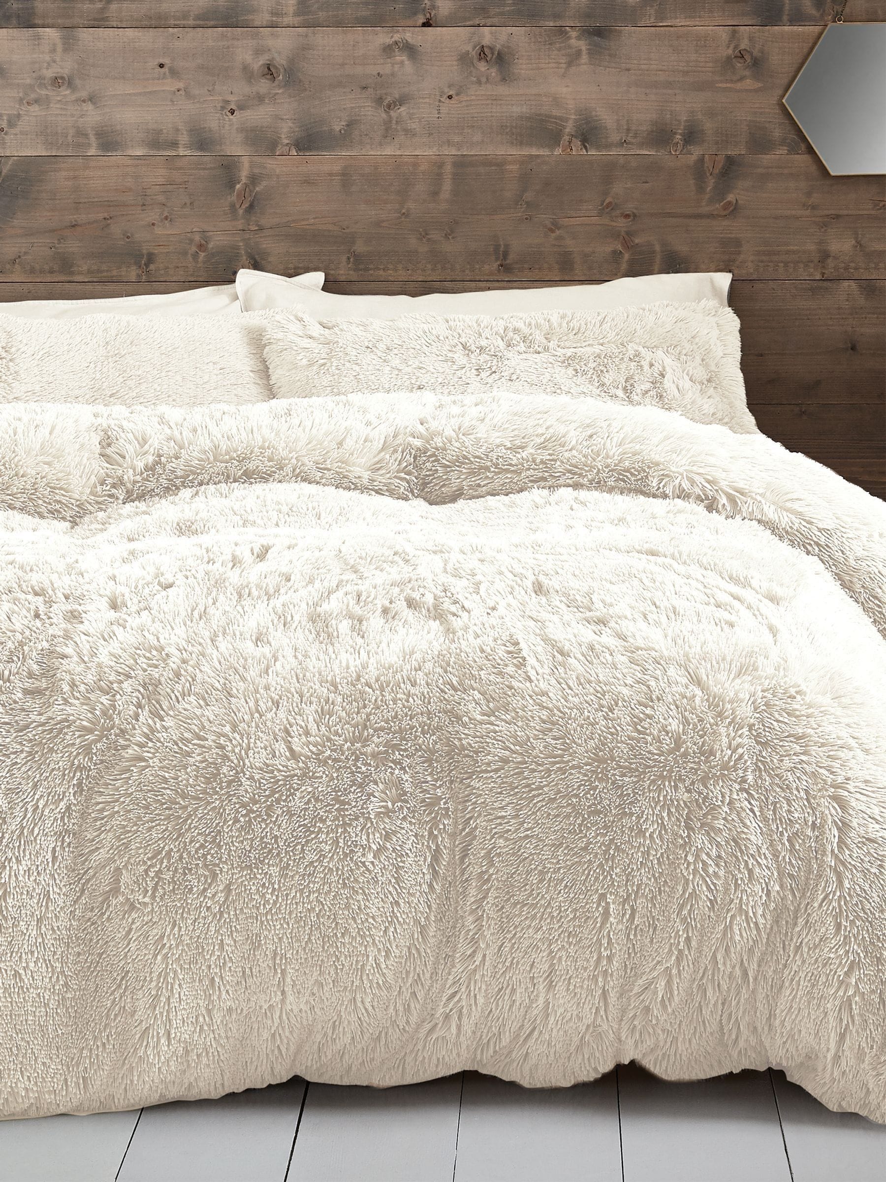 Catherine Lansfield bedding set with shaggy faux fabric - British product