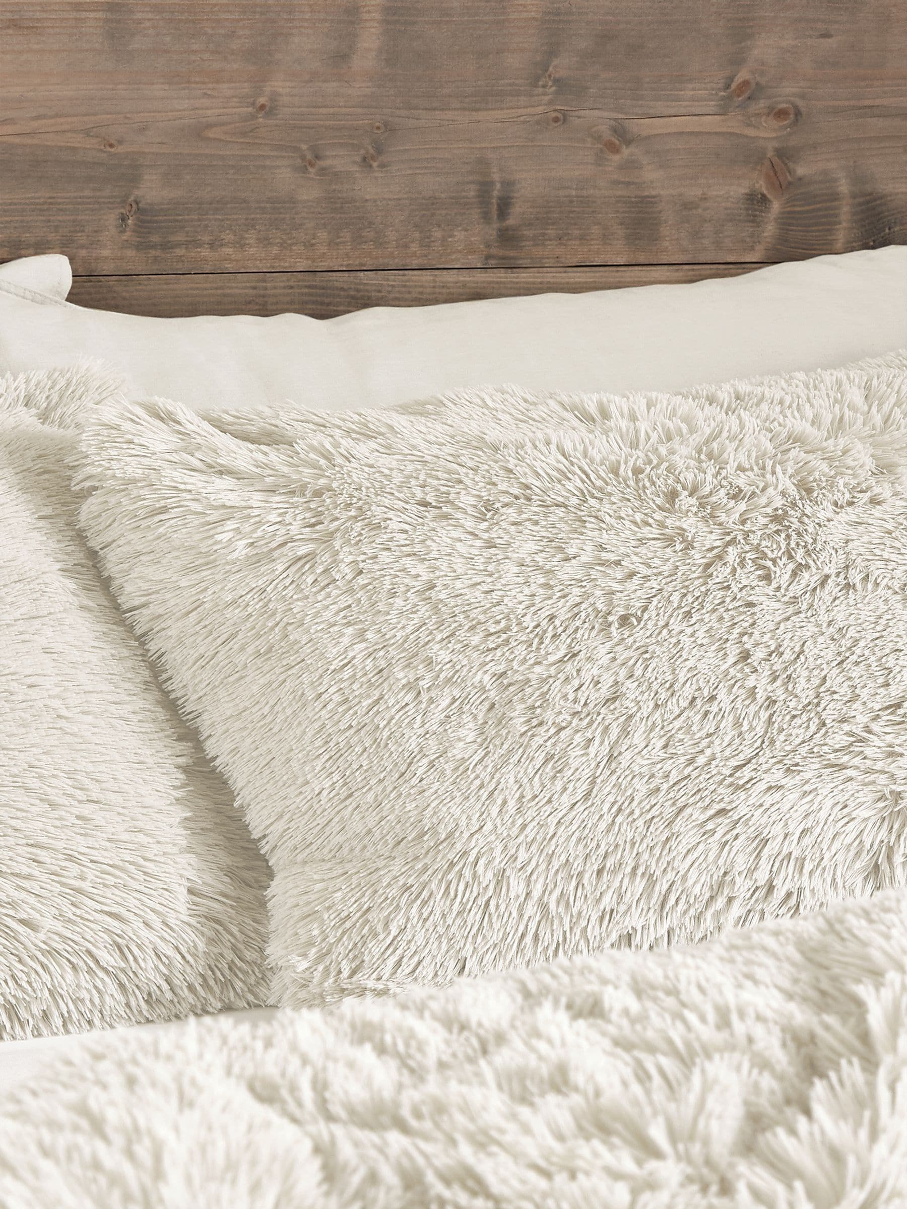 Catherine Lansfield bedding set with shaggy faux fabric - British product