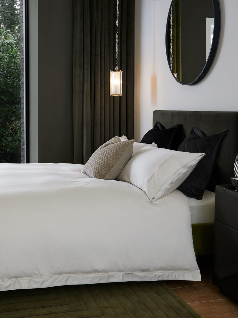 Collection Luxe Ivory/Champagne duvet cover and pillowcase set, UK version