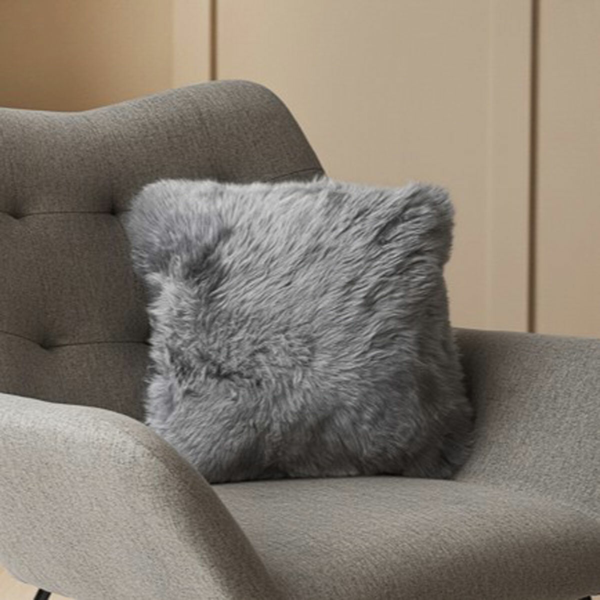 Bowron sheepskin cushion in 6 colours 35 x 35cm - British product